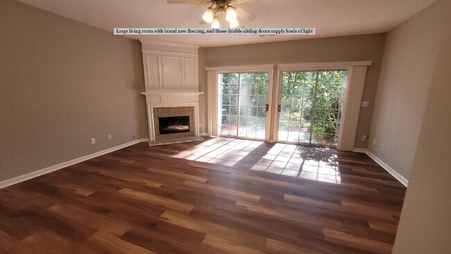 Building Photo - Bright 2-Bedroom Townhome Near Avalon & Downtown Alpharetta