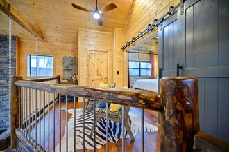 Building Photo - 173 Guppy Ln