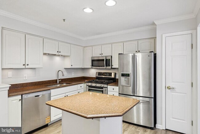 Foto del edificio - 8727 Thornbrook Dr