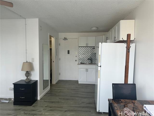 Foto del edificio - 1560 Kanunu St