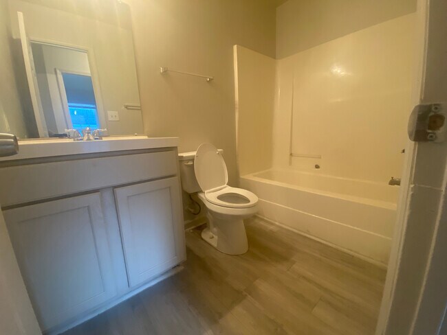 Foto del edificio - Room in Duplex on Beck St