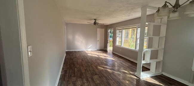 Building Photo - 314 Clubview Dr