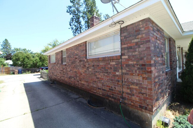 Building Photo - 5730 N Assembly St