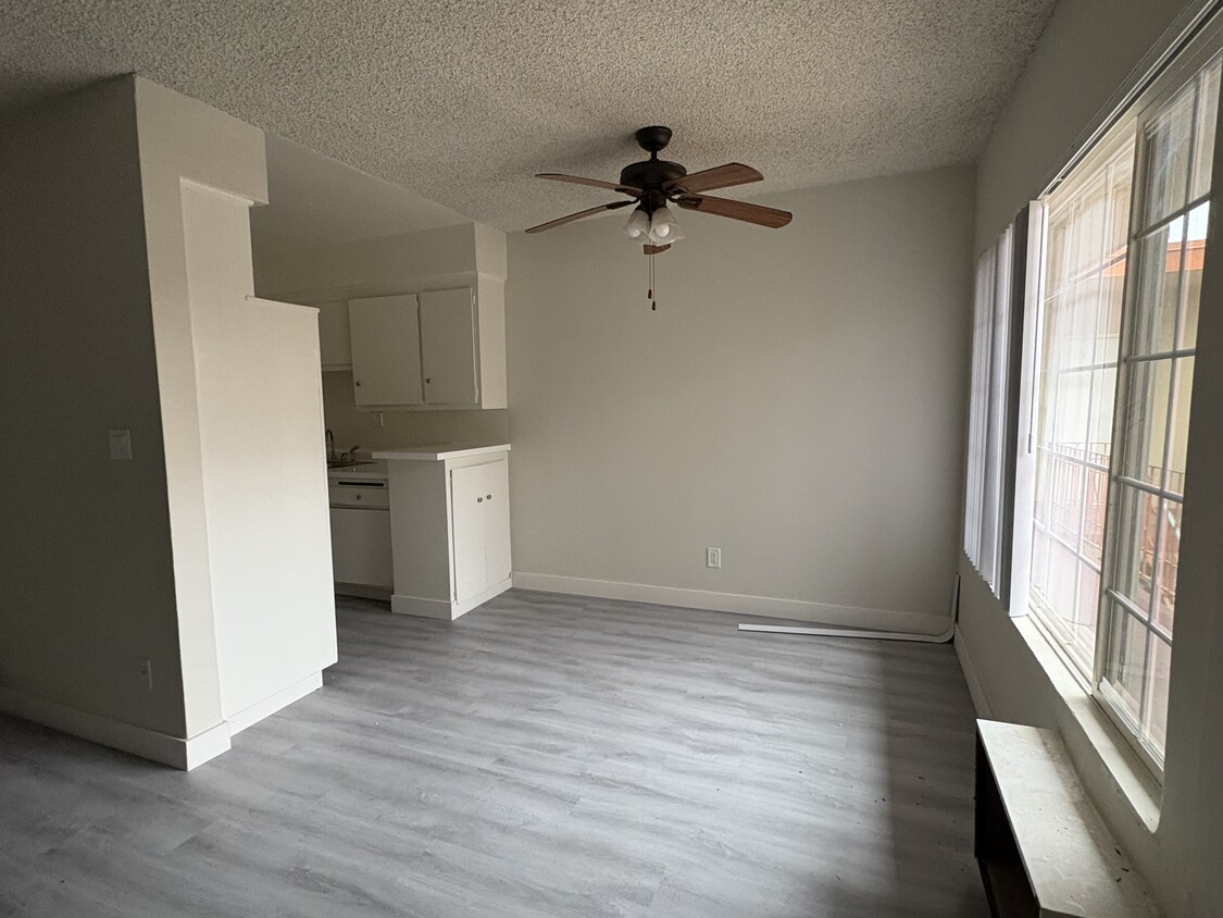 Dining room - 9029 Orion Ave