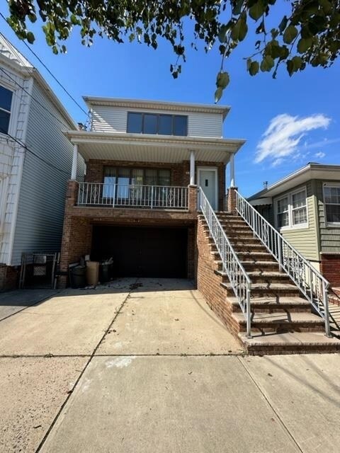 Foto principal - 181 Orient St