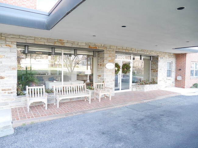 Building Photo - PRIME LOCATION!! Steps from JHU & Medstar ...