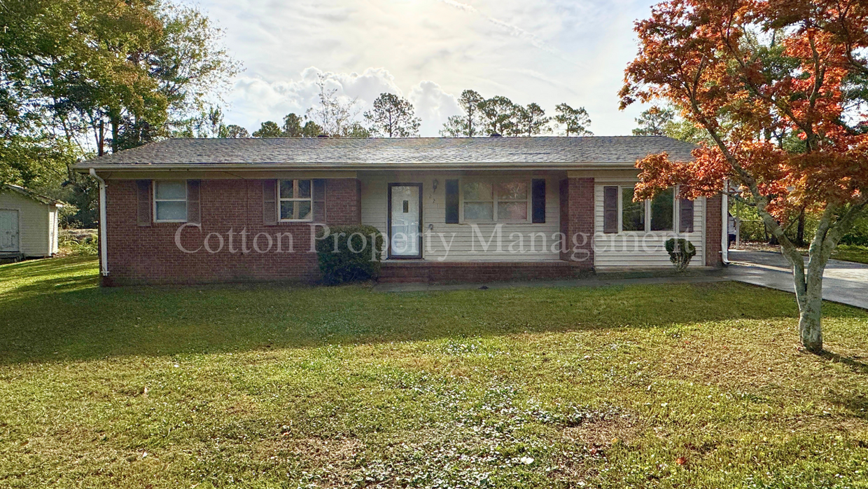 Foto principal - 3BR/1.5BA - Just off Carolina Beach Road i...