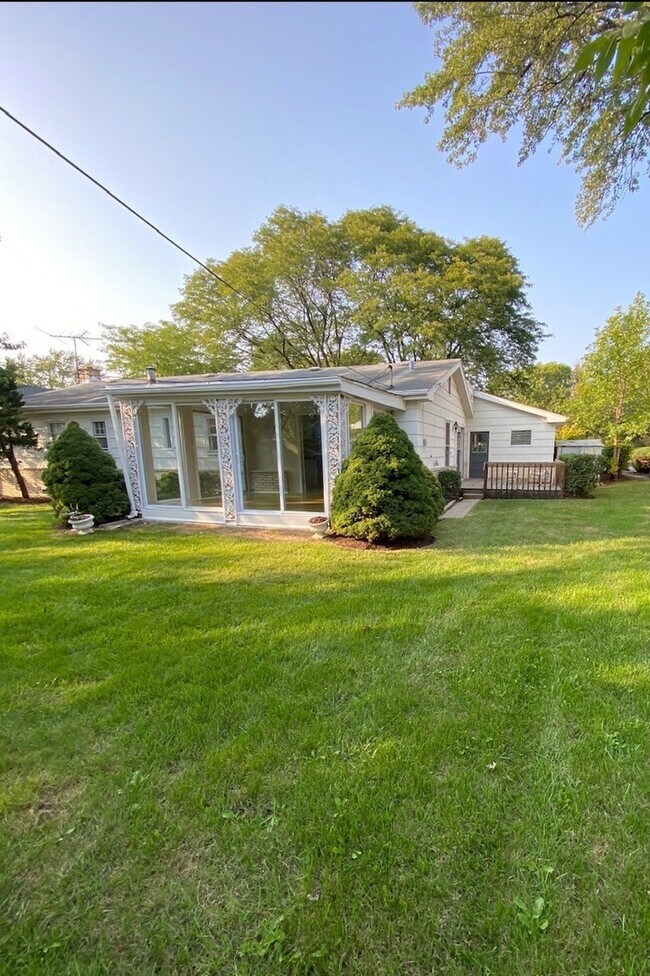 Foto del edificio - 1119 Crest Ln