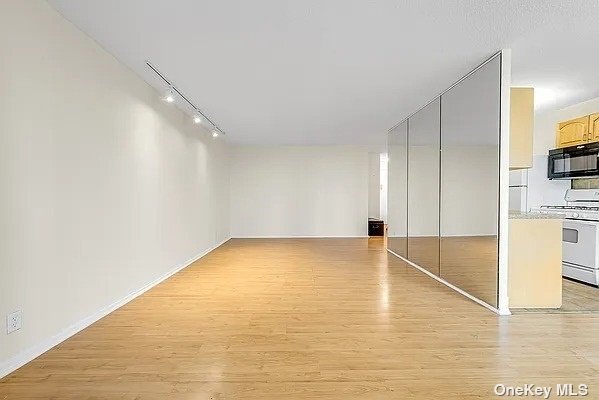 Foto del edificio - 118-18 Union Tpke
