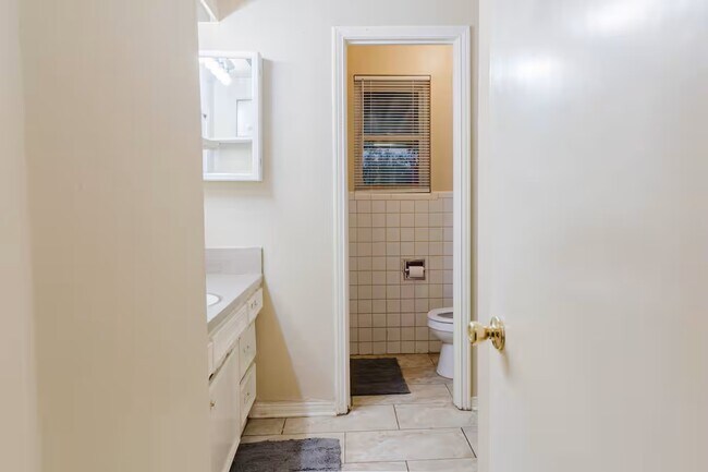 Foto del edificio - 317 Willow Wood Ln