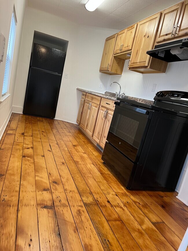 Foto del edificio - 305 N Main St