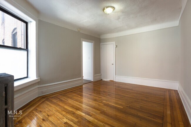 Foto del edificio - 153 Vermilyea Ave