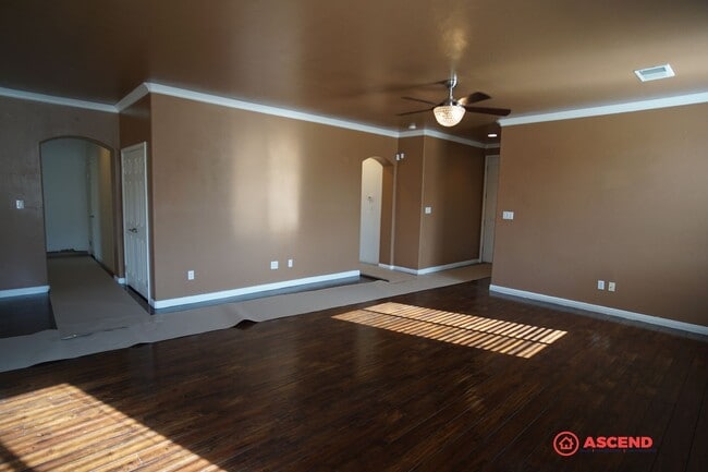 Building Photo - Lovely Home in Southwest Bakersfield!