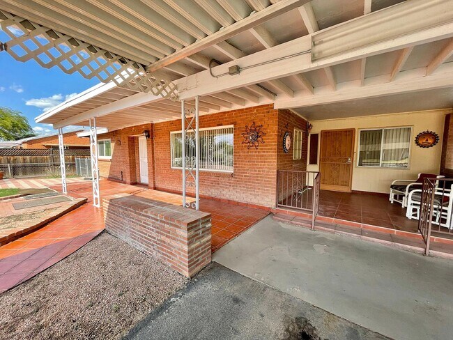Building Photo - 74 N Davila Cir