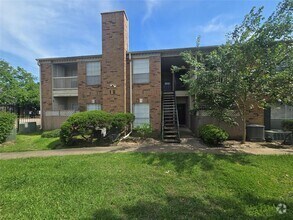 Building Photo - 2626 Holly Hall St