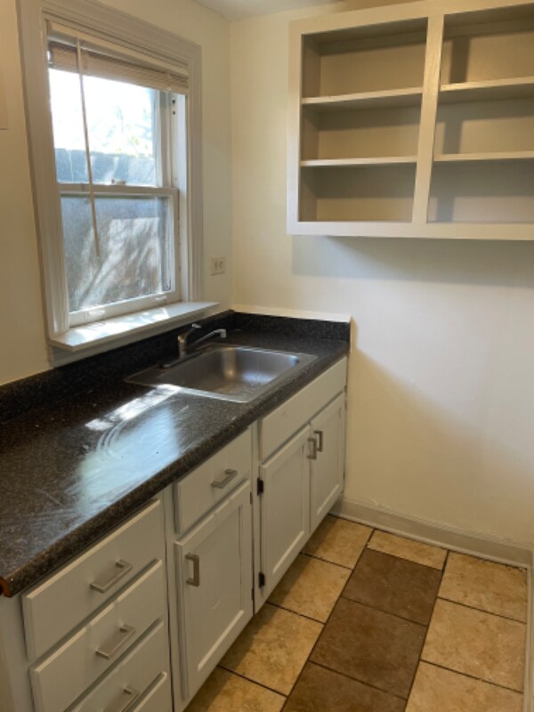 2053 Linden Ave Unit 4, Memphis, TN 38104 Room for Rent in Memphis