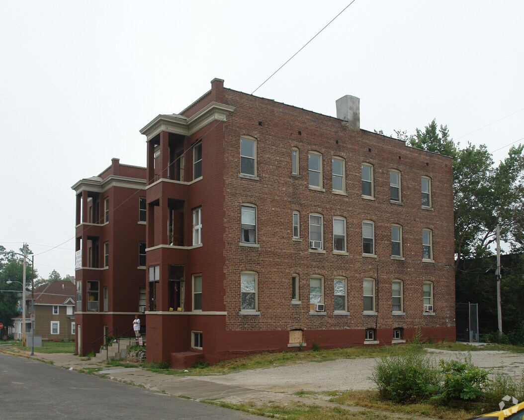 Building Photo - La Chula Apartments