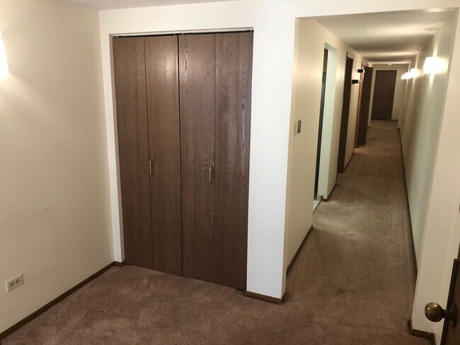 Building Photo - 2615 N Hampden Ct