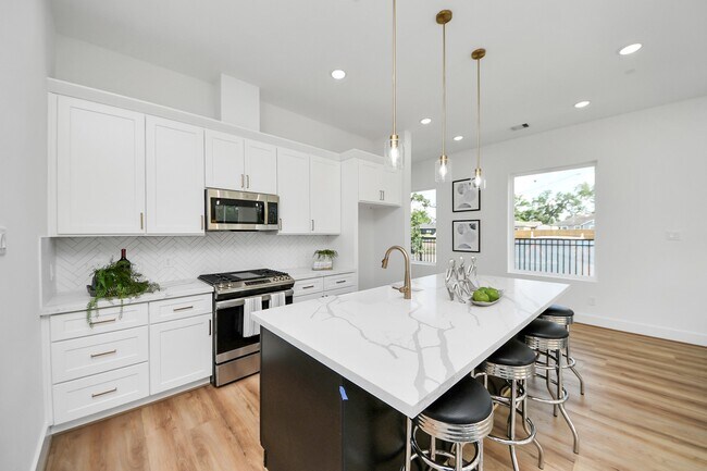 Foto del edificio - 2434 Harrington St