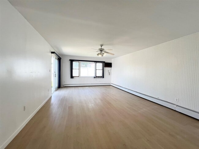 Building Photo - 30 Castle Ln