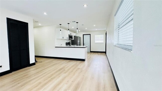Building Photo - 7017 S Sandhurst Dr
