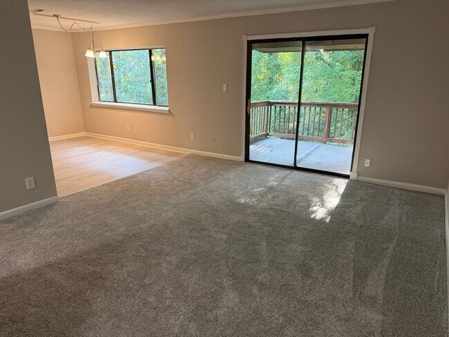 Foto del edificio - 5066 Flint Ridge Pl