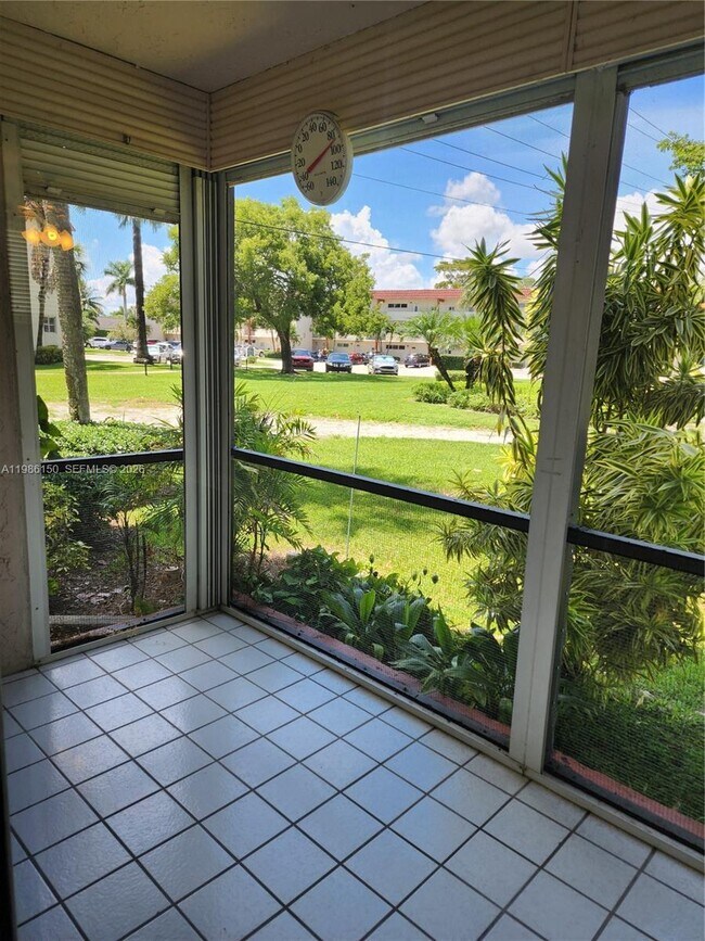 Foto del edificio - 681 S Hollybrook Dr