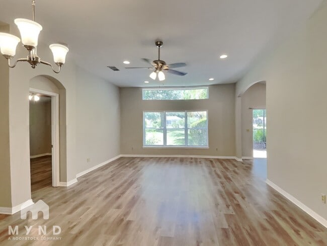 Foto del edificio - 6041 Spring Creek Ct