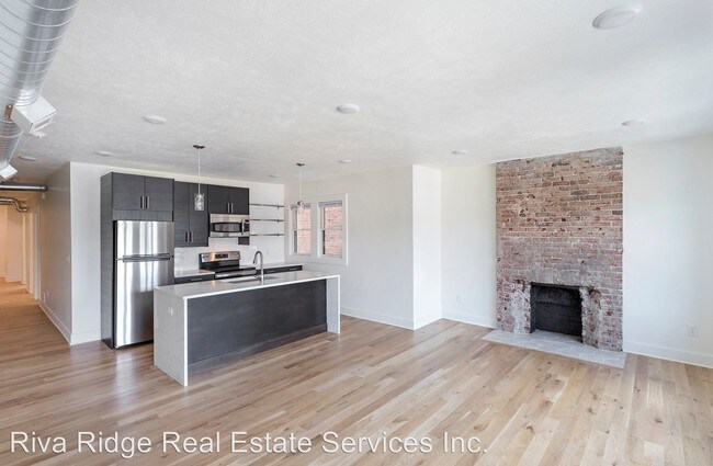 Building Photo - 106 E 8th Ave