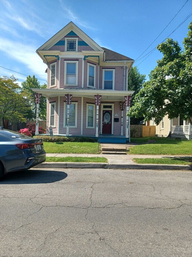 front of house - 514 Mountain Ave SW
