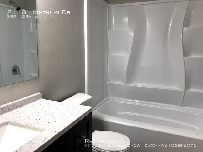 Foto del edificio - 2119 Lightning Dr