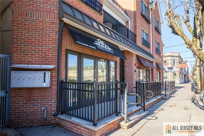 Foto del edificio - 112 N Broadway