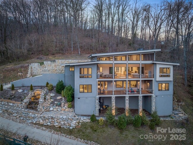 Building Photo - 34 Grovepoint Way