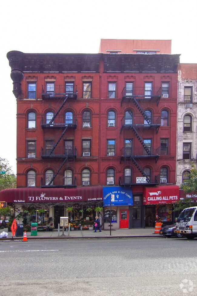 Building Photo - 1592 York Ave