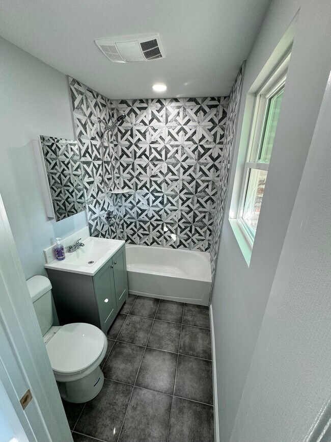 Foto del edificio - 7507 Verree Rd