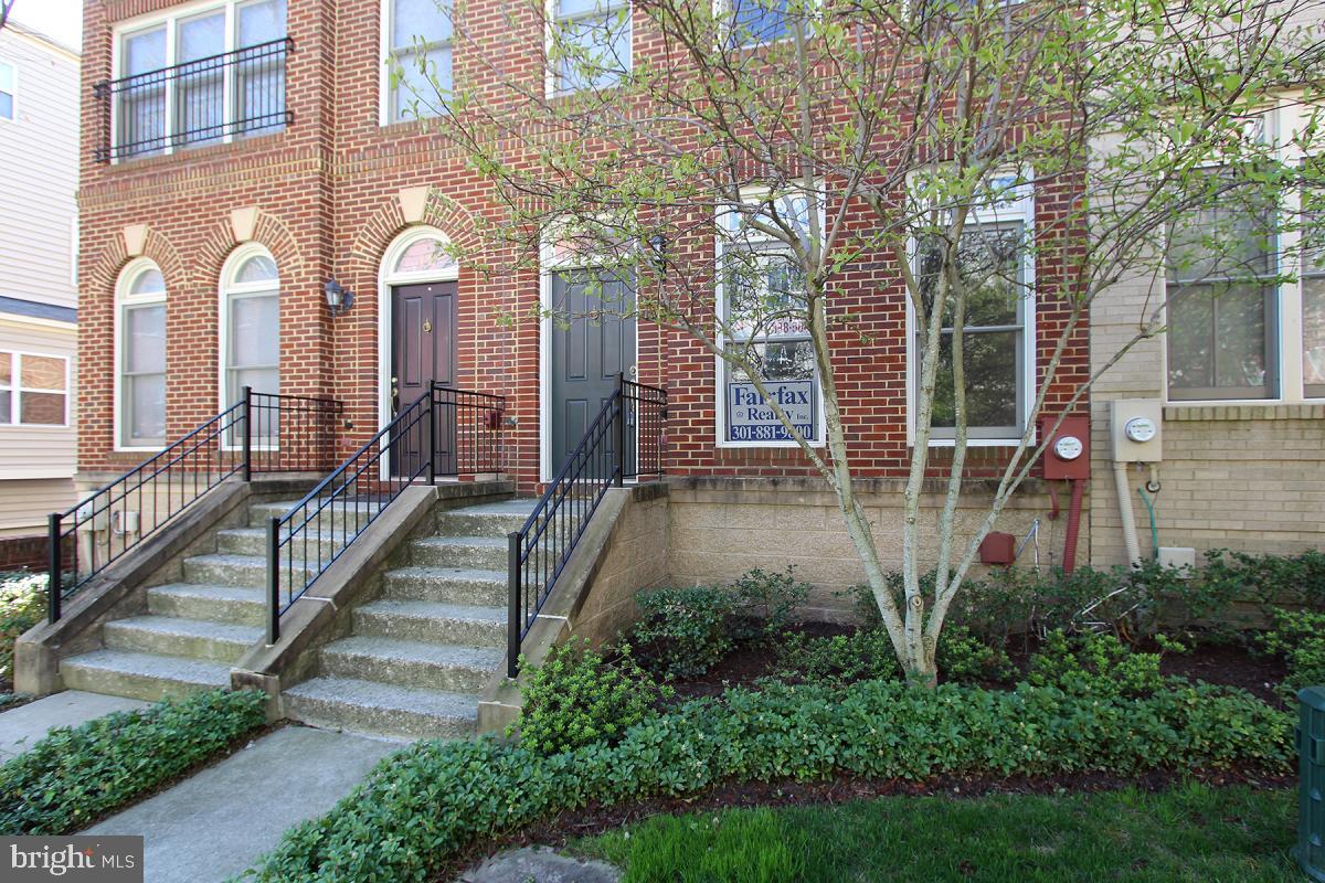 Primary Photo - 10 Cobble Hill