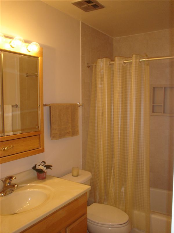 Foto del edificio - 300 W Lakeside Dr