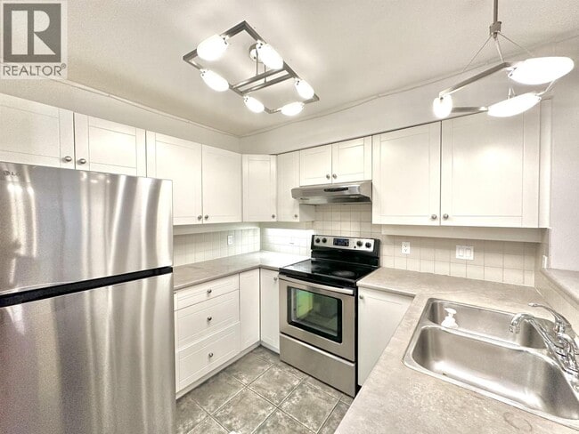 Building Photo - 18 Smokey Smith Pl