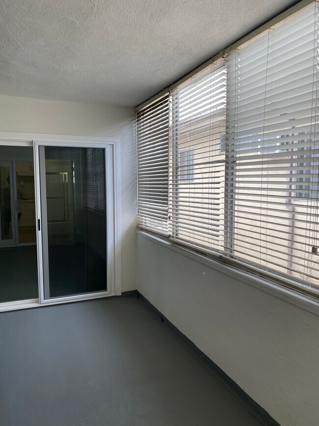 Screened Patio - 11983 Walnut Ln
