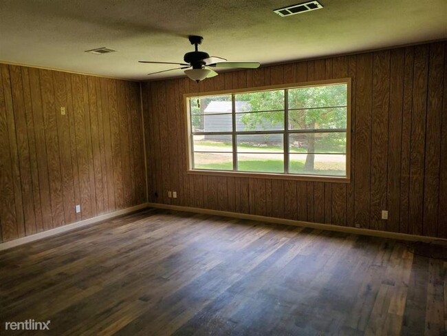 Building Photo - 3 br, 1.5 bath House - 260 Woodland Estates