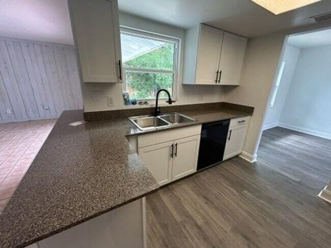 Foto del edificio - 1645 E Paradise Ln