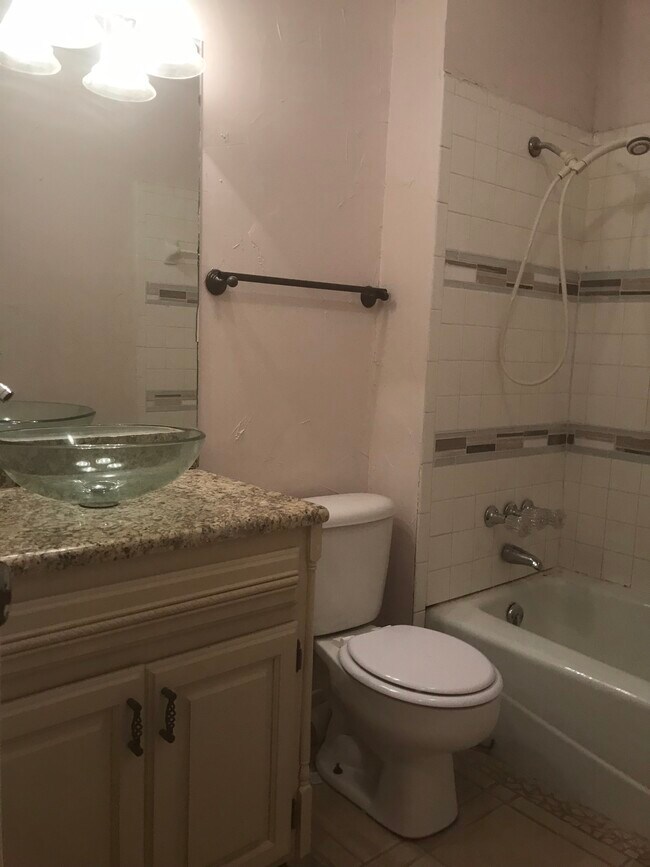 Foto del edificio - 3217 Normandy Dr
