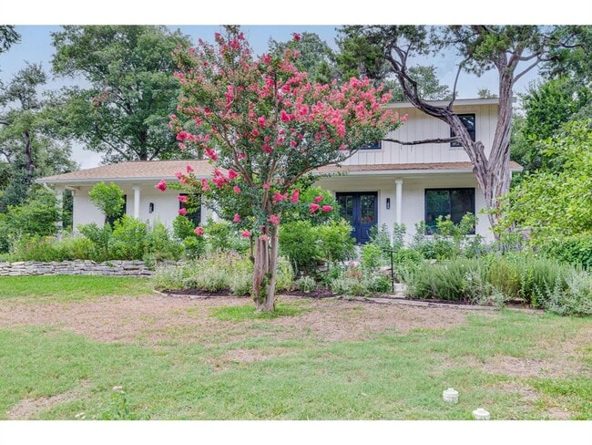 Foto del edificio - 8700 Mountainwood Cir