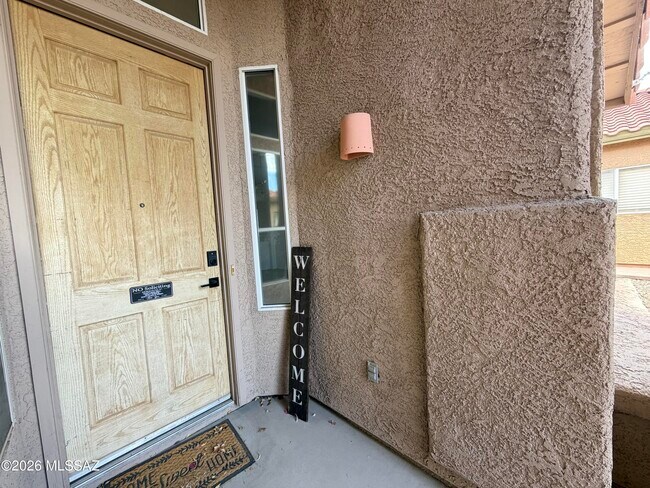 Foto del edificio - 7794 S Trumpet Vine Ave