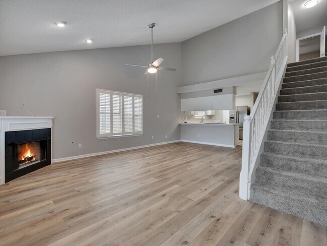 Foto del edificio - 2532 Golden Park Ln