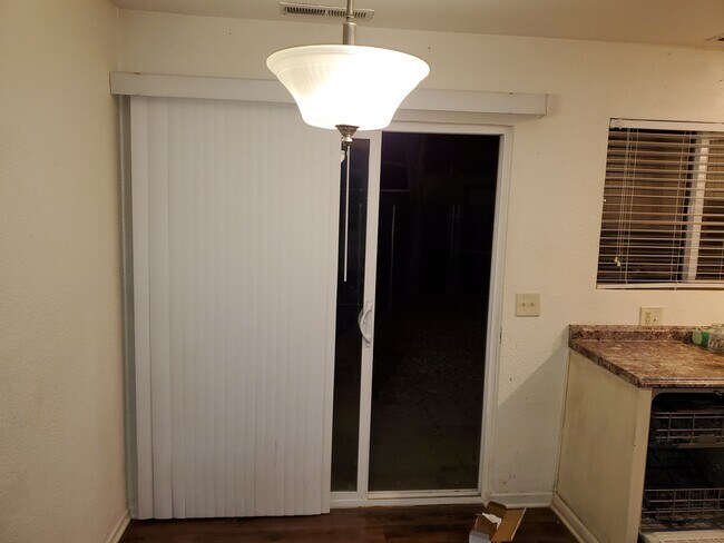 comedor - 1615 Brown St