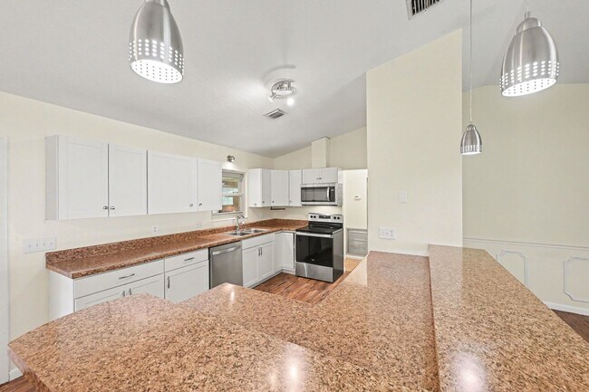 Foto del edificio - 1242 Laconia St
