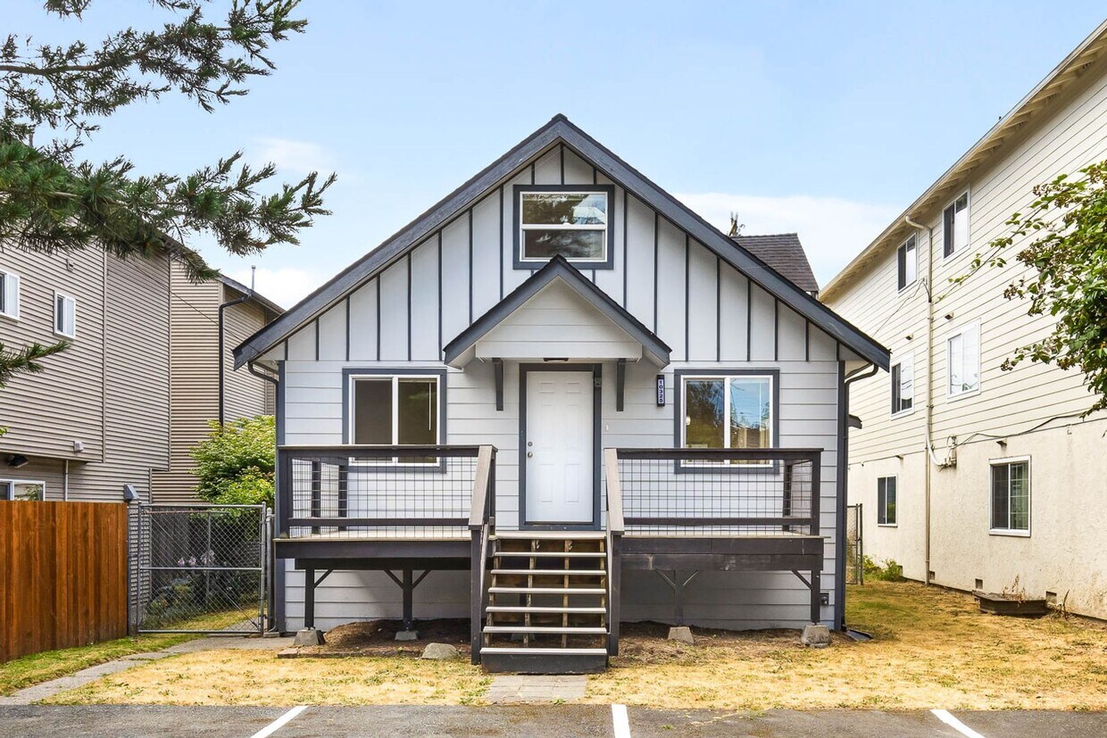 Foto principal - 10325 Midvale Ave N