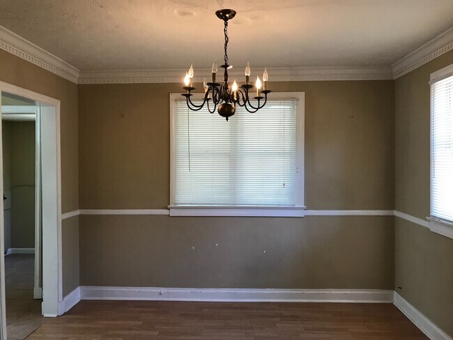 Foto del edificio - 3 Bedroom, 2.5 Adorable Cottage Home in Go...