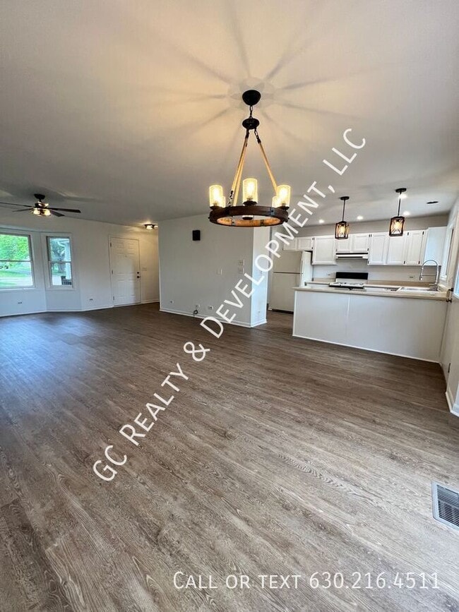 Building Photo - 1210 S Capri Terrace